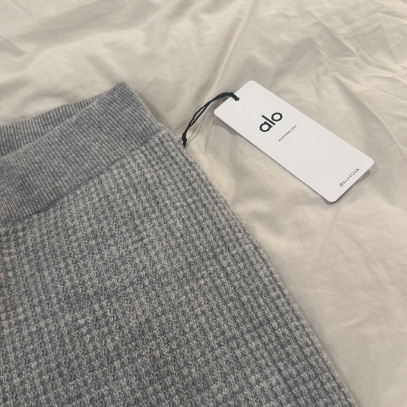 ALO YOGA - CASHMERE HIGH-WAIST PLUSH WAFFLE PANT in Athletic Heather Grey - Picture 5 of 6